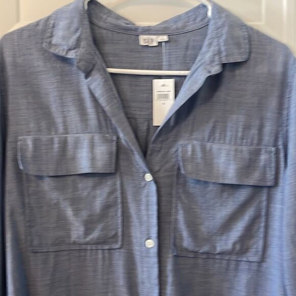 Classic Gap Chambray Button Up Shirt - Picture 4 of 5